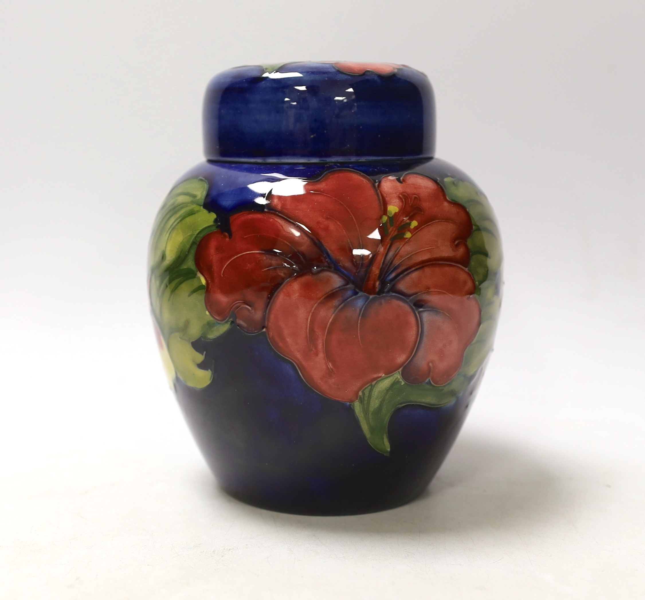 A Moorcroft Hibiscus jar and cover, 16cm